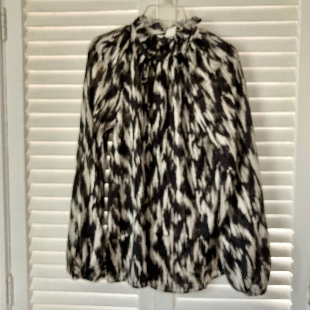 NWT H&M Long Sleeve Ruffled Collar Blouse